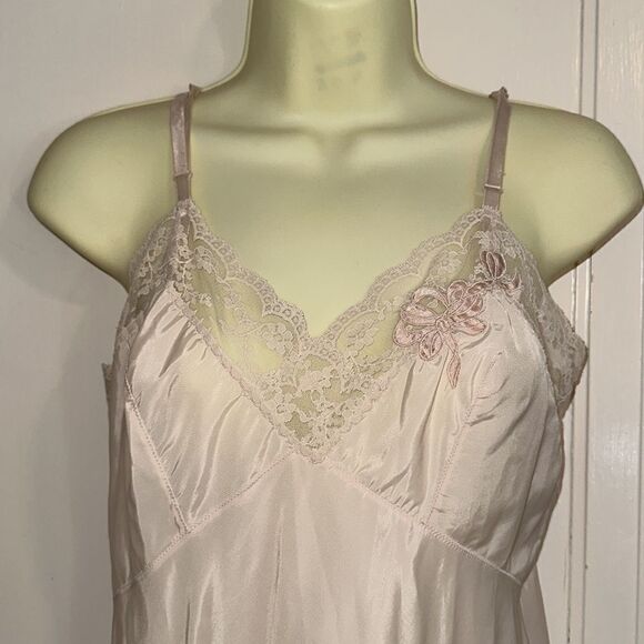 Vintage Corhan Noumair off white/cream nylon full slip with lace neckline & hem - Picture 2 of 8